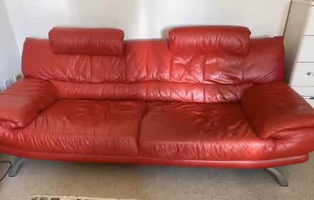 Photo of free Settee (Puckeridge SG11) #1