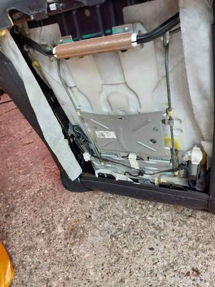 Photo of free Car seat (Dunstable LU5) #3
