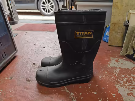 Photo of free Mens wellies steel toe cap size 10 (Barnacle CV7) #1