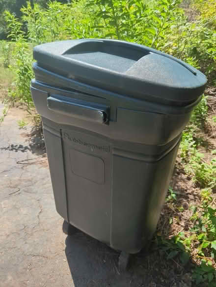 Photo of free Rolling Trash bin with lid (Duren Ave) #1