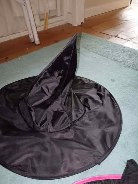 Photo of free 4 witches hats, various sizes (The Rock TF3) #1