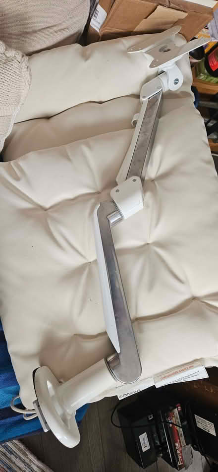 Photo of free VESA screen mount (Bramley Corner RG26) #1