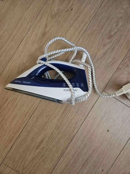 Photo of free Steam iron (BA2) #1