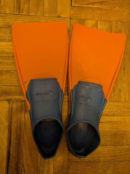 Photo of free Kids swim fins size Jr 11-1 (E. Midtown) #1