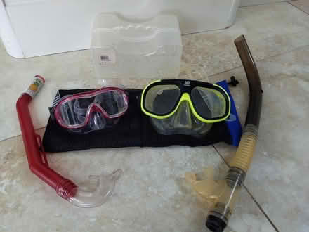 Photo of free Adult and child mask and snorkel (New Malden KT3) #1