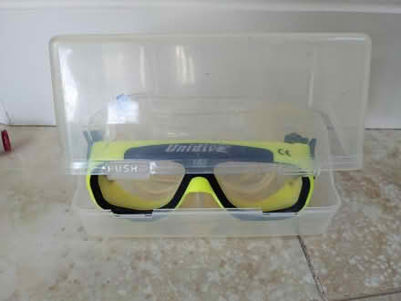 Photo of free Adult and child mask and snorkel (New Malden KT3) #4