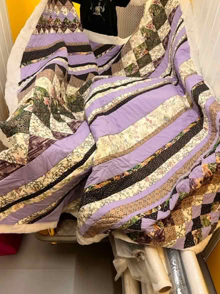 Photo of free King size almost-finished quilt (KT3 Motspur Park) #2