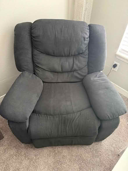 Photo of free Comfy electric recliner (Tanasbourne) #1