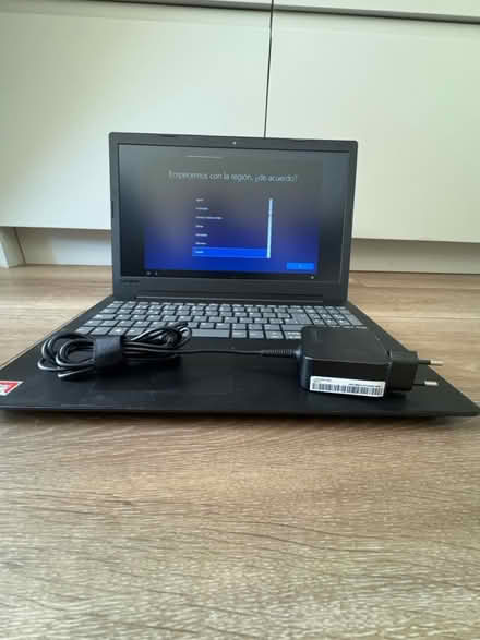 Photo of free Spanish Lenovo Laptop (Whitchurch RG28) #1