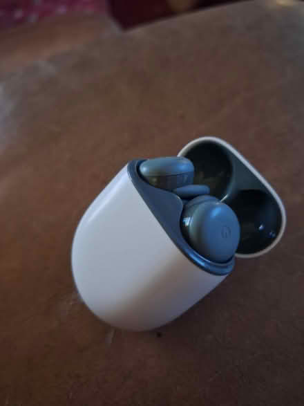 Photo of free Samsung galaxy Pixel buds (Liversedge WF15) #1