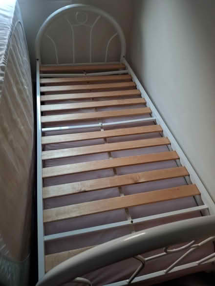 Photo of free Single bed frame (Near beerwah state school) #1
