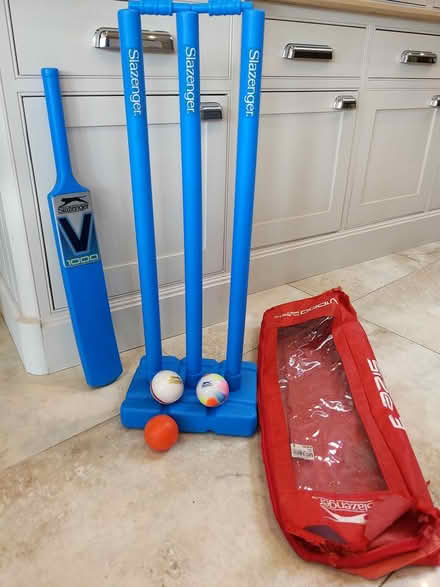 Photo of free Slazenger V1000 plastic cricket set (New Malden KT3) #1