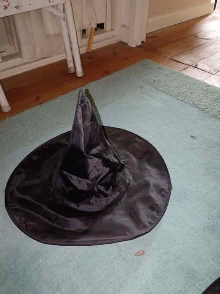 Photo of free 4 witches hats, various sizes (The Rock TF3) #3