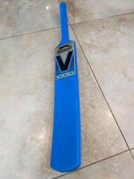 Photo of free Slazenger V1000 plastic cricket set (New Malden KT3) #2