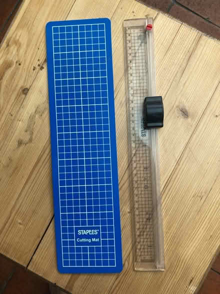 Photo of free Cutting mat (Newbury RG19) #1