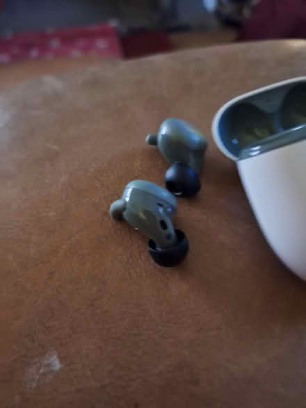 Photo of free Samsung galaxy Pixel buds (Liversedge WF15) #2