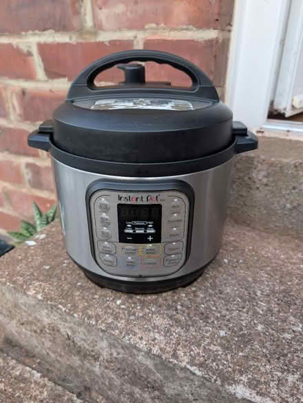 Photo of free Instant pot 3L (ne6 2py) #1