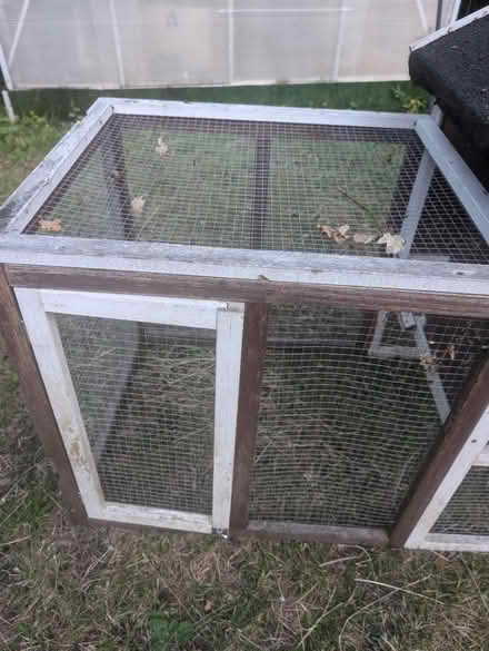 Photo of free Pet Outside Hutch (Horsham Roffee) #3