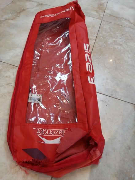 Photo of free Slazenger V1000 plastic cricket set (New Malden KT3) #4
