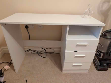 Photo of free White desk (Hornby LA2) #1