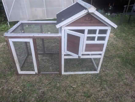 Photo of free Pet Outside Hutch (Horsham Roffee) #1