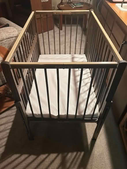 Photo of free baby crib (North Oaks) #1
