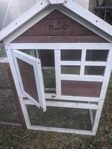 Photo of free Pet Outside Hutch (Horsham Roffee) #4
