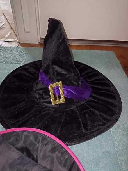 Photo of free 4 witches hats, various sizes (The Rock TF3) #2