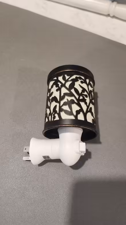 Photo of free Night light wax warmer (Somerset) #2