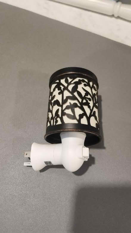 Photo of free Night light w/a wax warmer (Somerset) #2