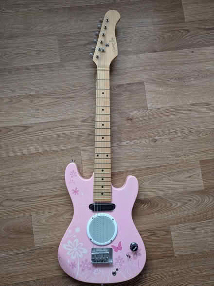 Photo of free Electric guitar (Malvern WR14) #1