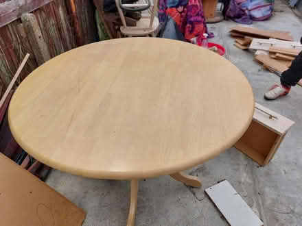 Photo of free Large round table (Dunstable LU5) #2