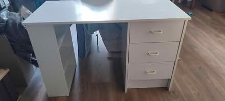 Photo of free White desk (Teddington TW11 0BX) #4