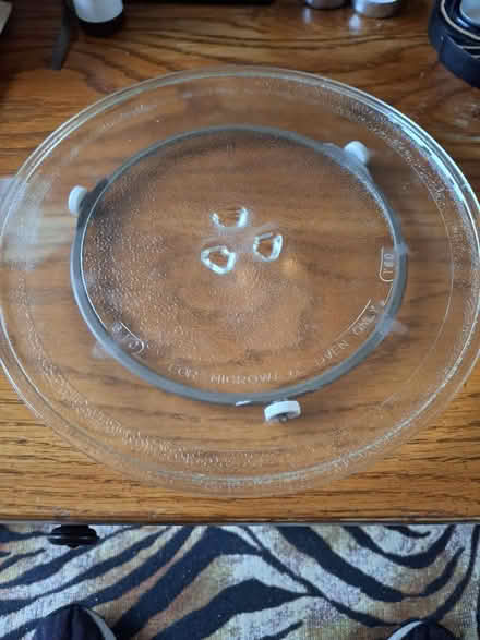 Photo of free Microwave plate and turner (Marple SK6) #1