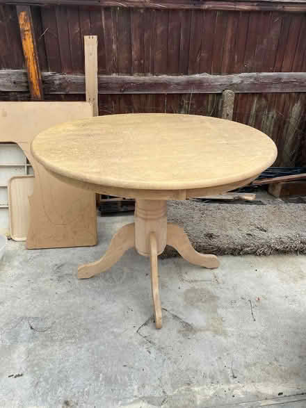 Photo of free Large round table (Dunstable LU5) #1