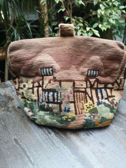 Photo of free Cross stitch "cottage" antique tea cosy (Barbourne WR1) #1