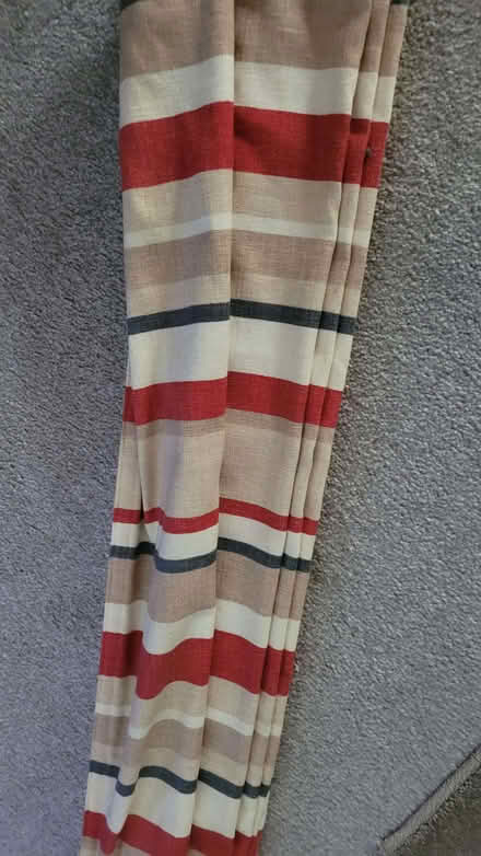Photo of free Roman blind approx 36 x 48 inches good quality red and cream (Garswood WN4) #1