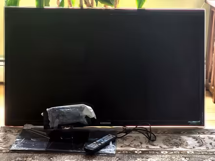 Photo of free 46" Samsung smart TV w/stand (Clinton Corners) #1