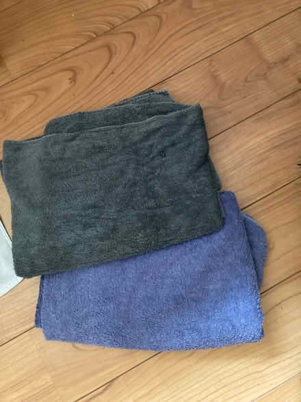 Photo of free 2 x big bath towels. Old but clean (Ifton Heath SY11) #1
