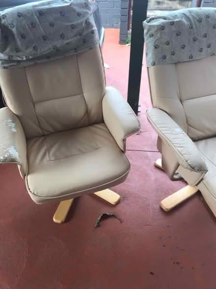 Photo of free swivel recliner chairs (Leumeah 2560) #1