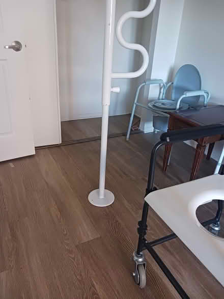 Photo of free 2 Transfer safety poles (Baseline/Greenbank) #2