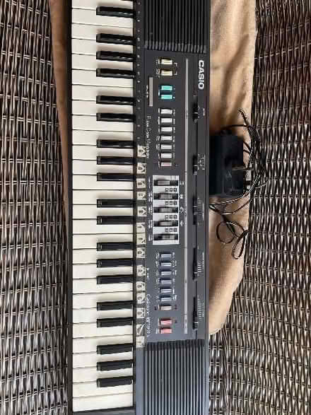 Photo of free music keyboard (Moor Allerton LS17) #1