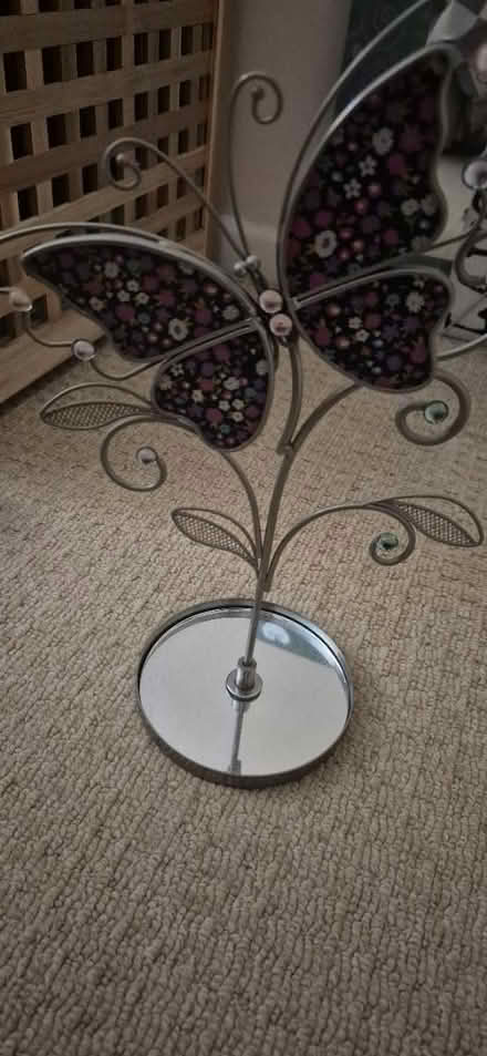 Photo of free Jewellery stand (GL51) #1