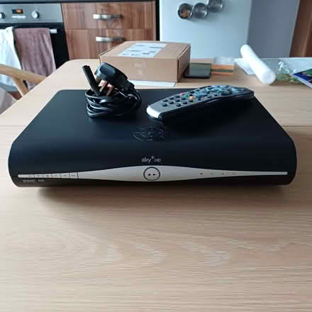 Photo of free Sky+ HD Box and Remote (Phoenix Green RG27) #1