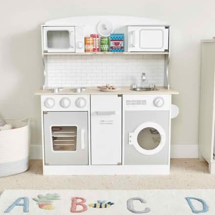 Photo of Play kitchen and washing area (Ruislip HA4) #1
