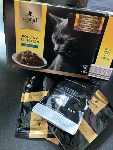 Photo of free 4 pouches cat food (ME1) #1
