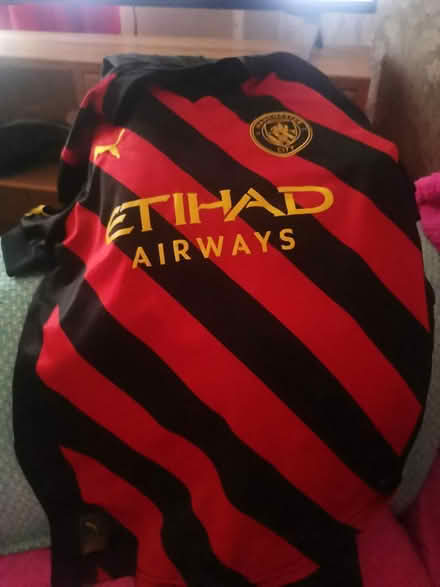 Photo of free Manchester City tshirt original (Bramley LS13) #3