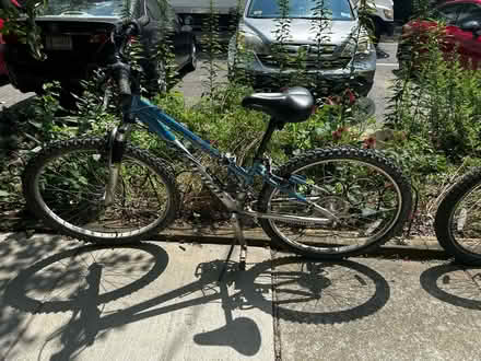 Photo of free Bikes! 2 kids, 1 womens hybrid (Palisades, NW, WDC) #3