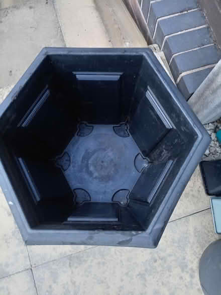 Photo of free 4cm tall black planter (Dudley DY3) #2