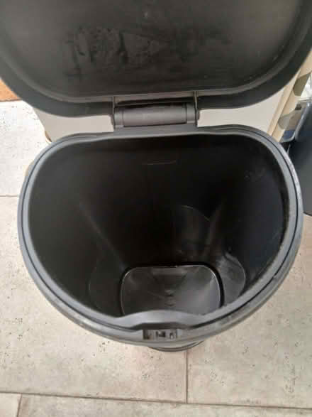 Photo of free Large kitchen bin (Harrogate HG2) #2
